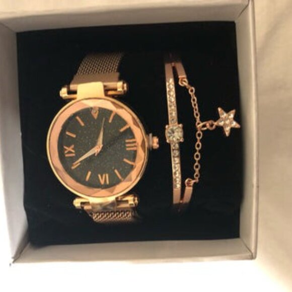 The Everyday Luxury Womans Watch with Bracelet - Picture 2 of 9